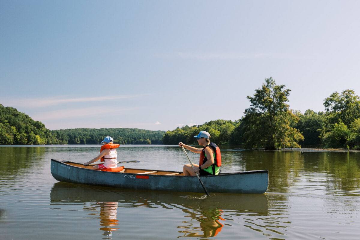 A family canoeing the Cane Creek Reservoir