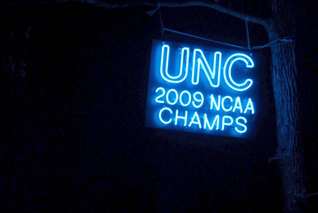 A neon sign